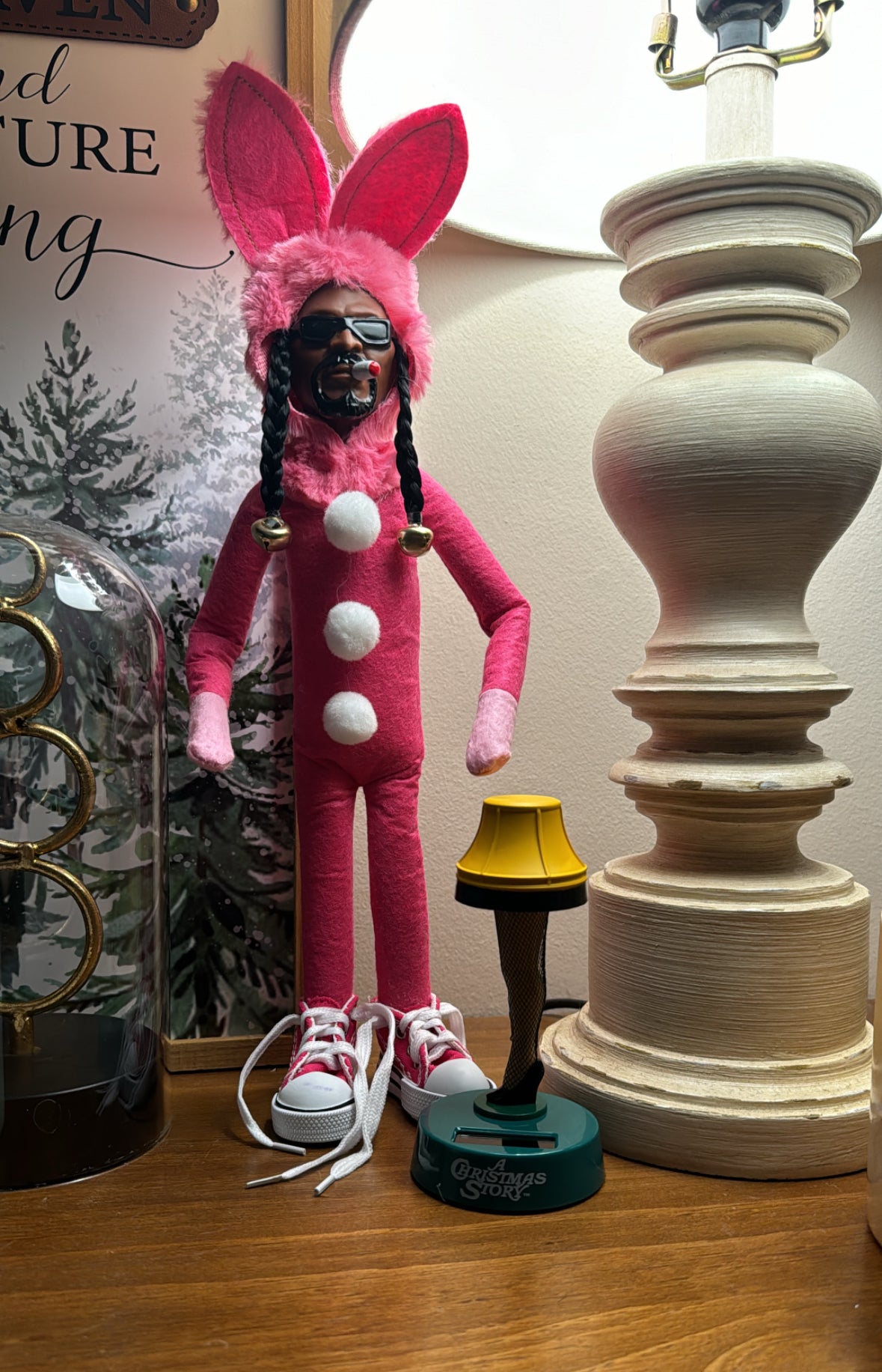 snoop dogg pink dress Lainey Wilson and Snoop Dogg Photo (December 29, 2025)